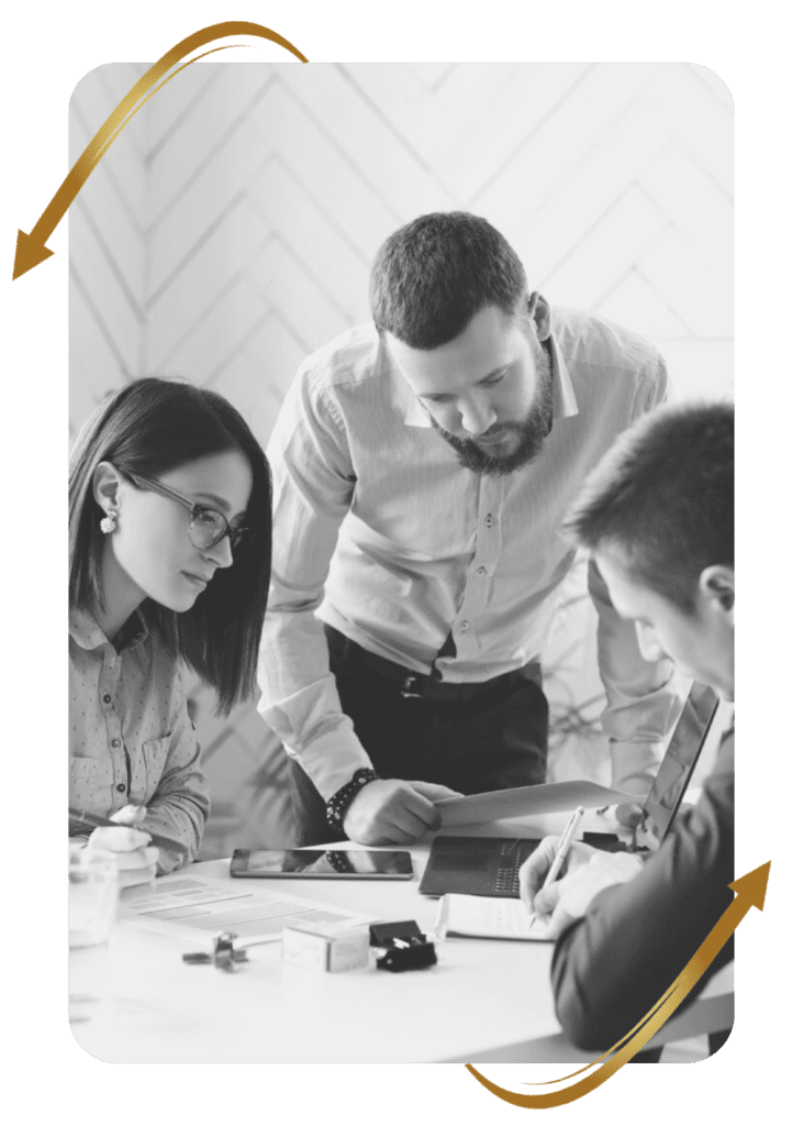 equipe trabalhando no escritório