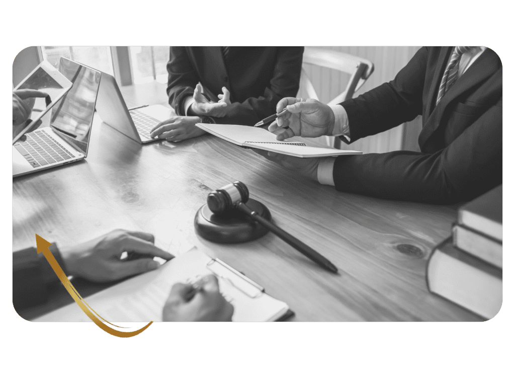 pessoas em reunião juridica